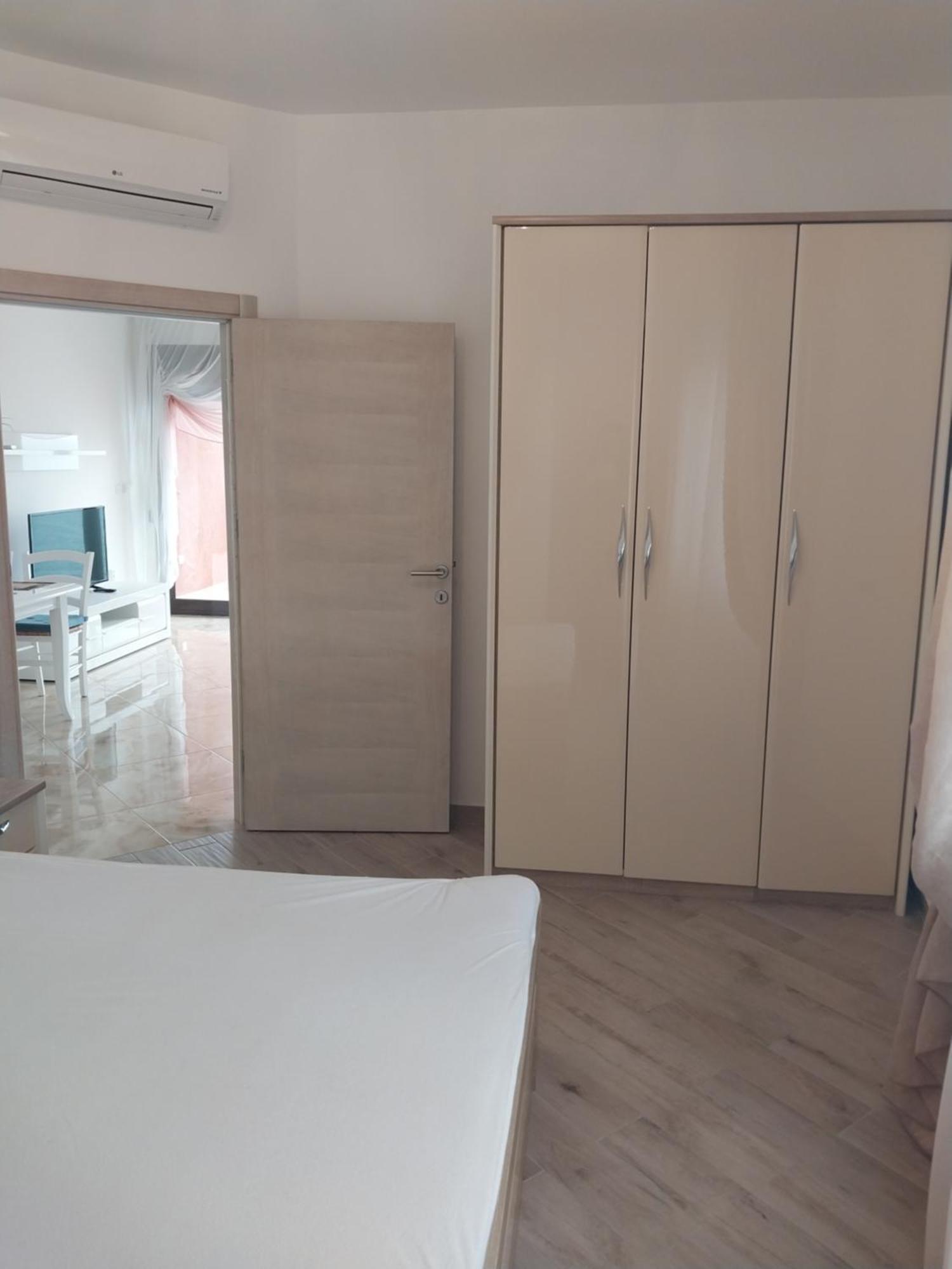 Bella Costa Apartment Dobra Voda Luaran gambar